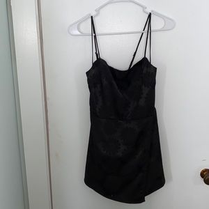 Romper dress all black with flower print 🖤 super cute for a summer night!